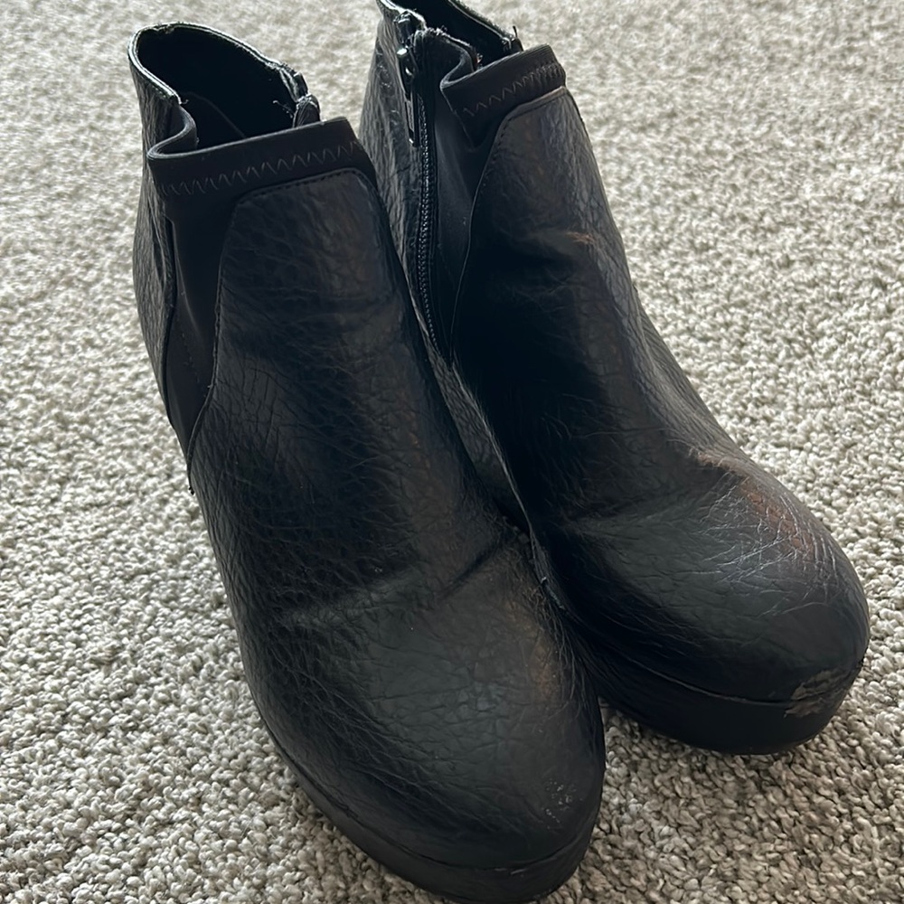Heel Booties - Picture 1 of 7